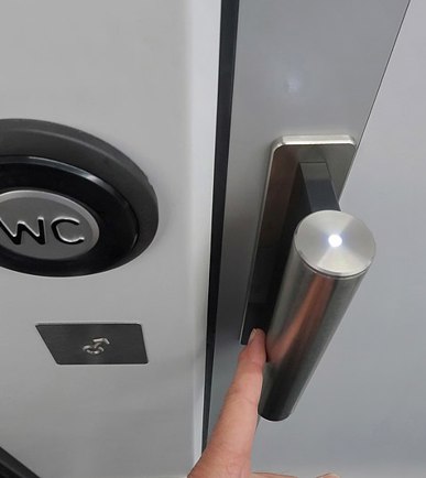 WC Türe im Zug
